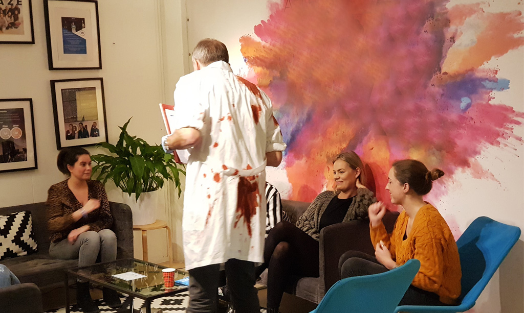 Escape Room Crazy Doctor: The Doctor is coming