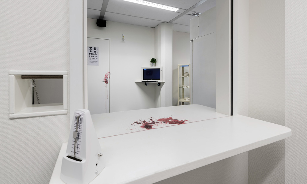 Escape Room Crazy Doctor: Waiting Room